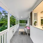 4 Bedroom Family Home With Pool - Uplands Drive - Q Stay