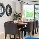 4 Bedroom Family Home With Pool - Uplands Drive - Q Stay
