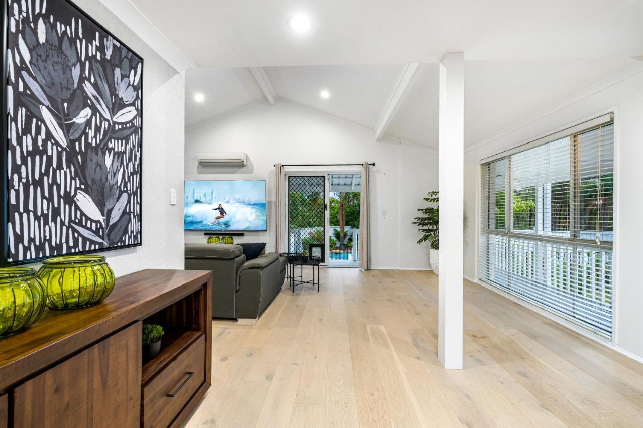 4 Bedroom Family With Pool - Uplands Drive - Q