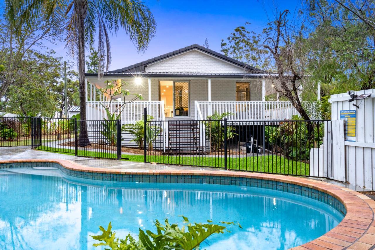 4 Bedroom Family With Pool - Uplands Drive - Q Holiday home