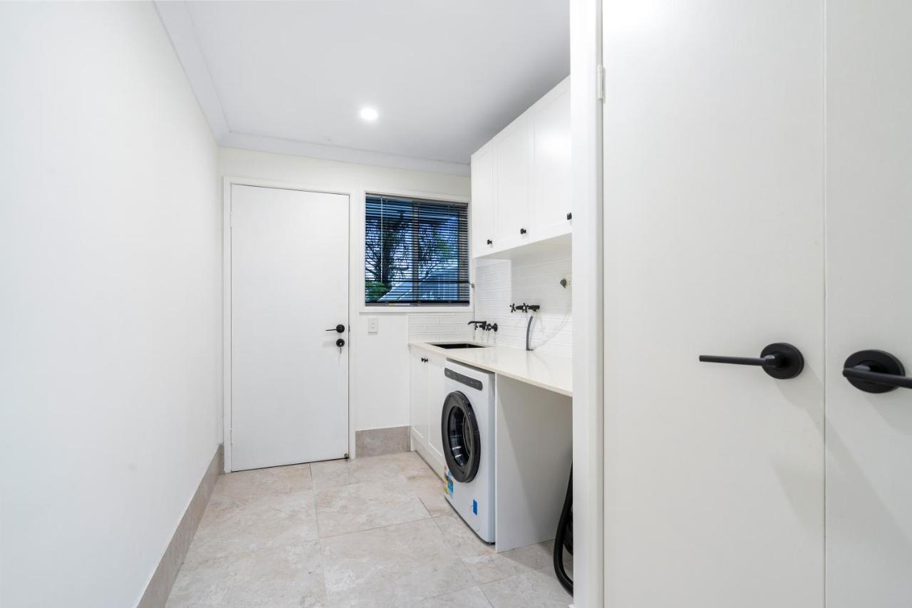 4 Bedroom Family With Pool - Uplands Drive - Q