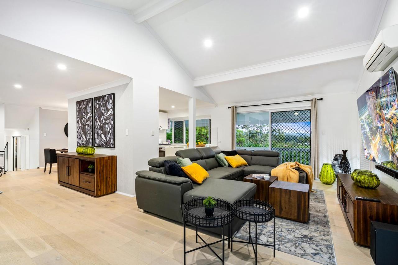 4 Bedroom Family With Pool - Uplands Drive - Q Holiday home