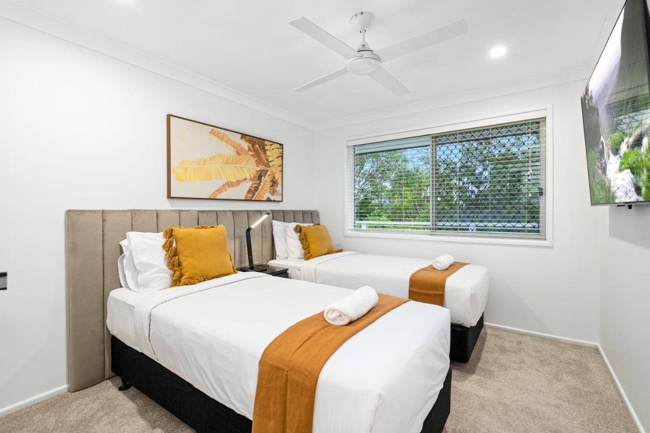 4 Bedroom Family With Pool - Uplands Drive - Q *
